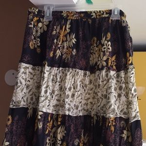 Like new ladies size 3X but fits more like XL- 2X